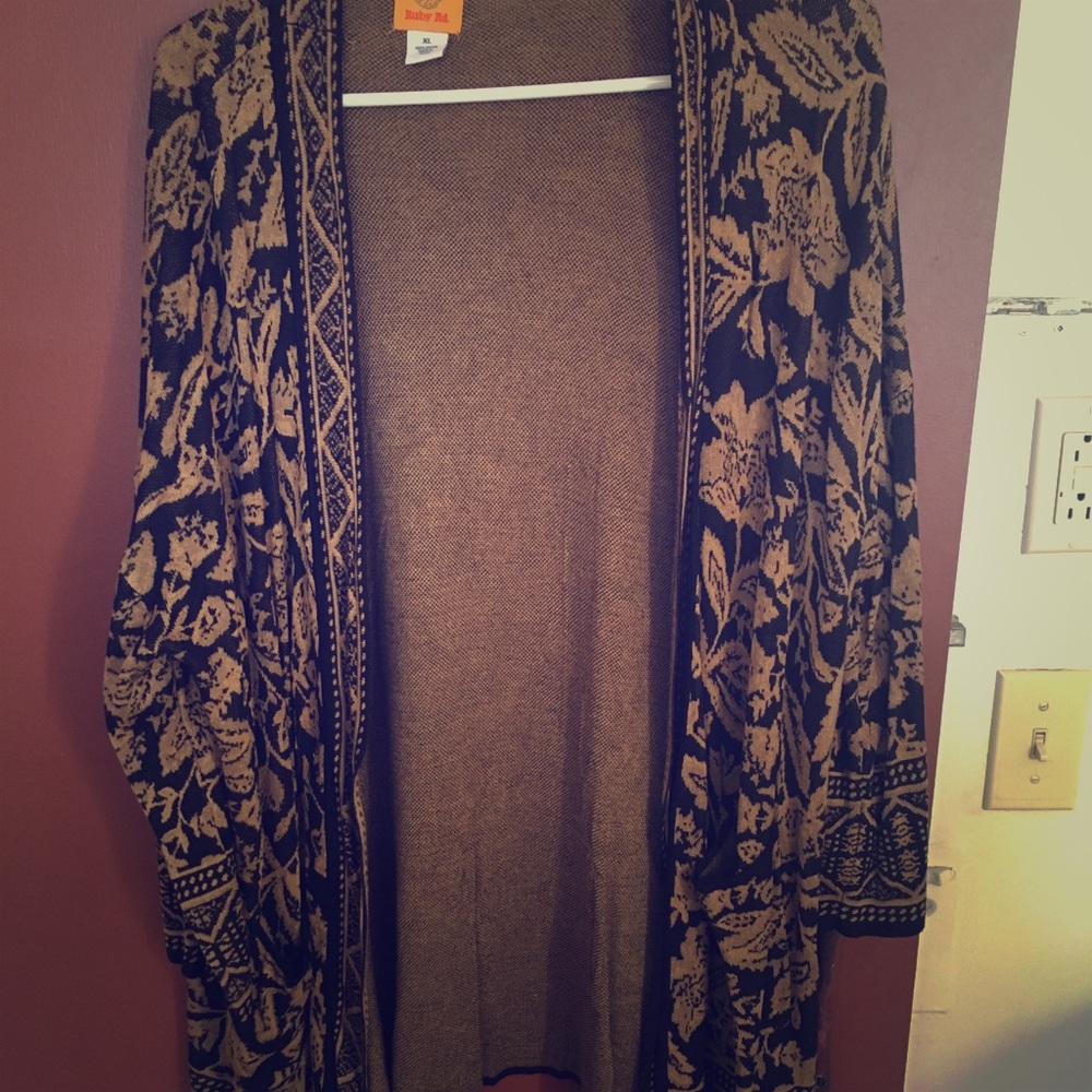 Patterned oversized cardigan.